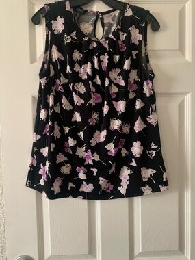 Jones New York Black Floral Sleeveless Top with Lilac Accents